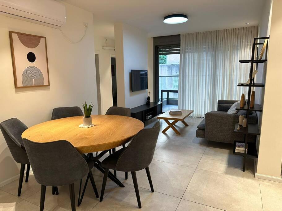 Family Apartment By Israpart Ramat Gan Exterior photo